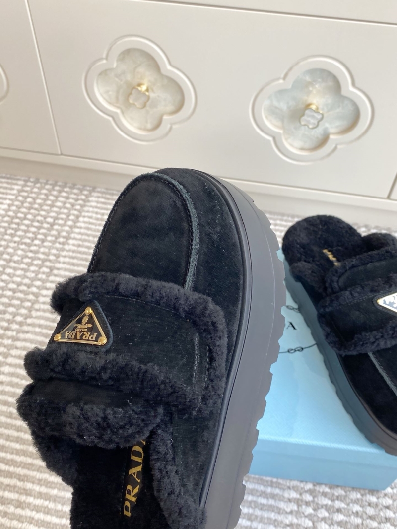 Pra*a slippers